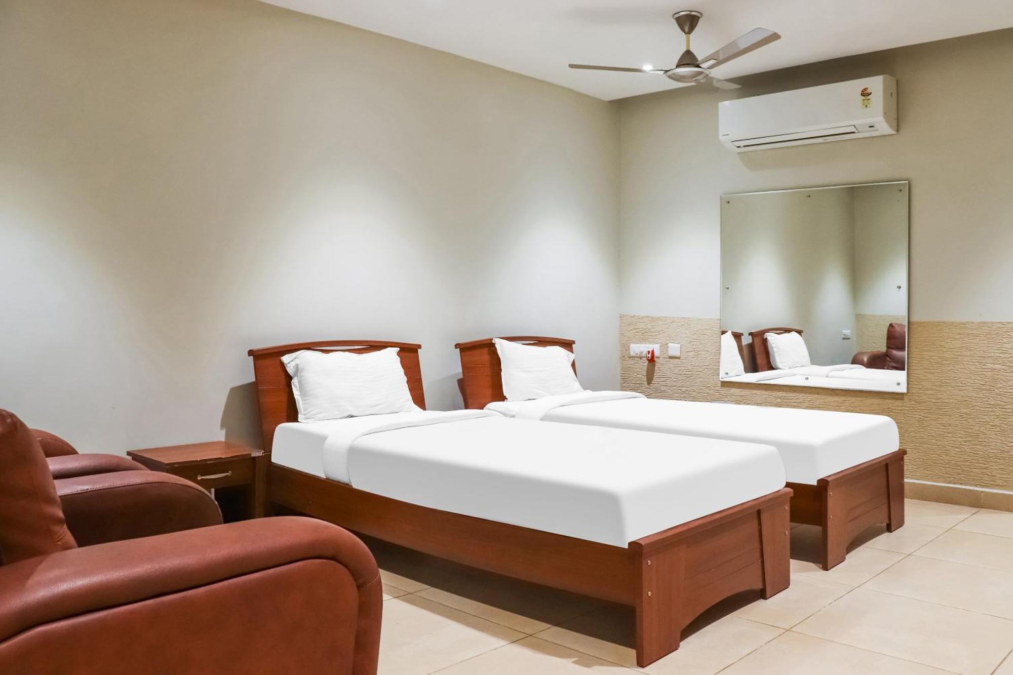 Hotel Collection O Kk Trends Vijayawāda Exterior foto